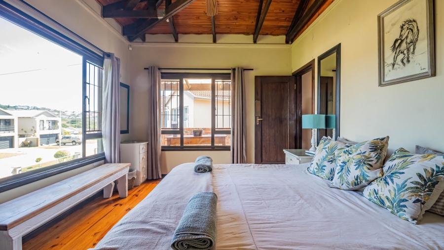 5 Bedroom Property for Sale in Lovemore Park Eastern Cape